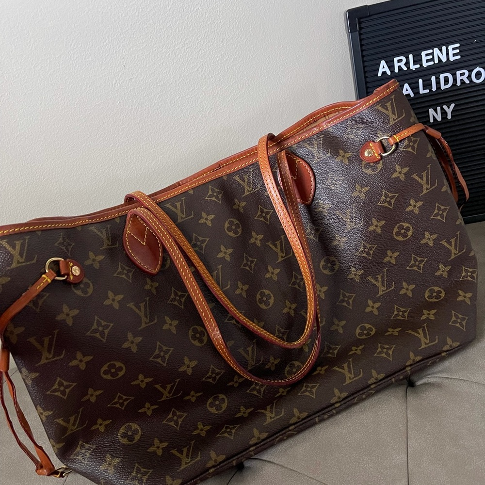 Authentic Louis Vuitton Neverfull MM